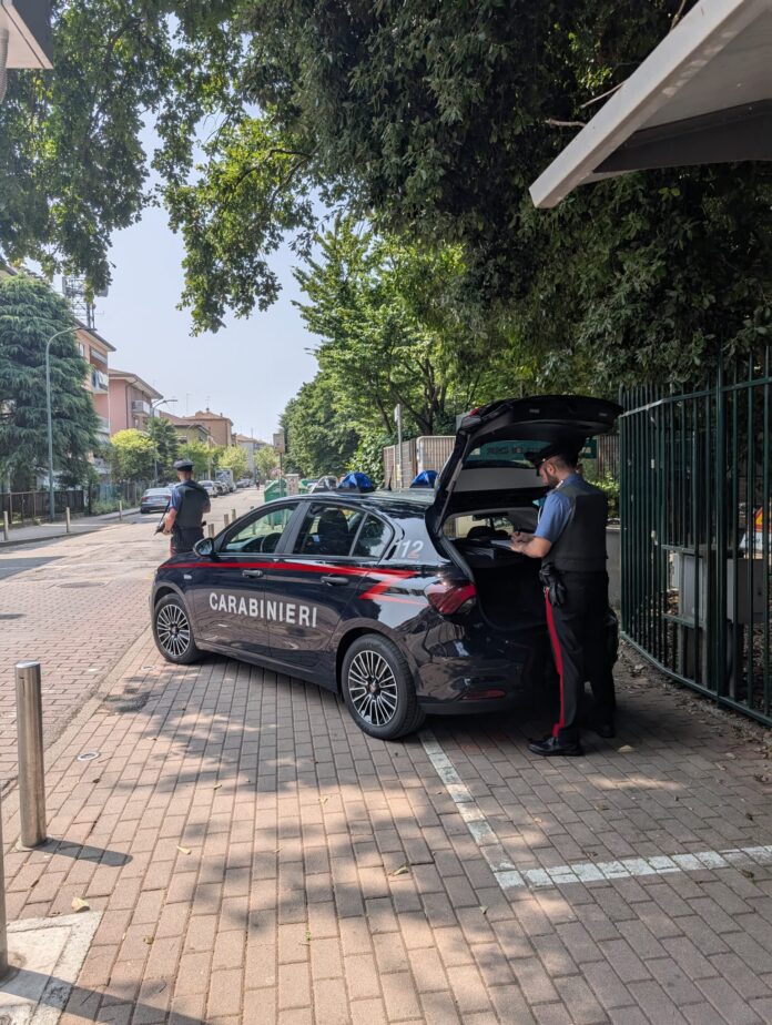I Carabinieri nei pressi del parco Piraghetto di Mestre I Carabinieri nei pressi del parco Piraghetto di Mestre