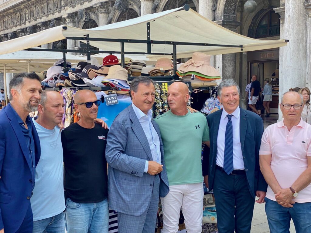 Inaugurazione dei nuovi banchetti in Piazza San Marco