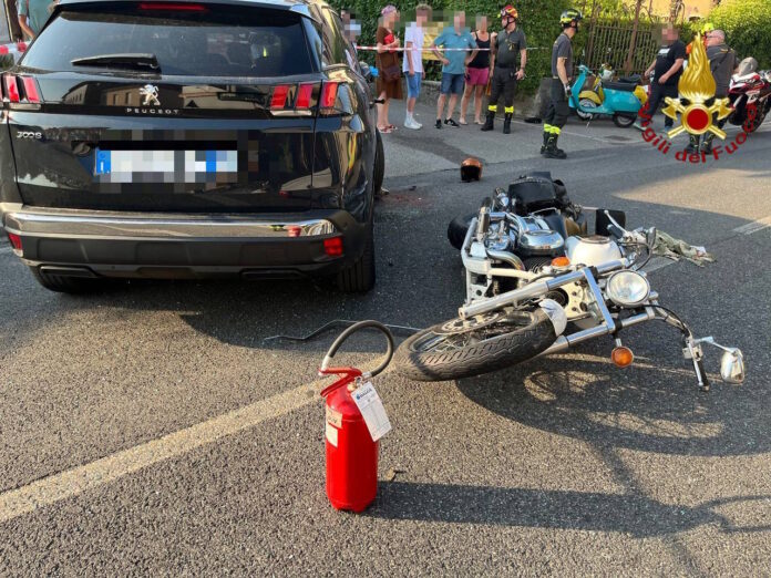 Incidente tra moto e auto Incidente tra moto e auto