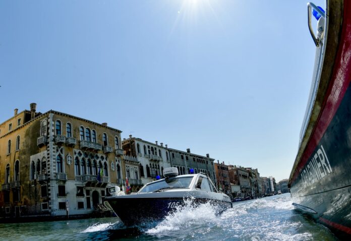 Carabinieri del Nucleo Natanti del Comando Provinciale di Venezia Carabinieri del Nucleo Natanti del Comando Provinciale di Venezia