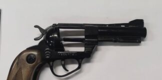 Mogliano Veneto, minaccia i vicini con una pistola giocattolo senza tappo rosso: denunciato dai Carabinieri La pistola giocattolo sequestrata
