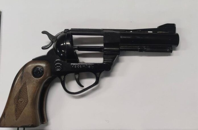 La pistola giocattolo sequestrata