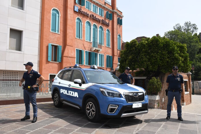 Polizia di Stato in azione a Venezia Polizia di Stato in azione a Venezia