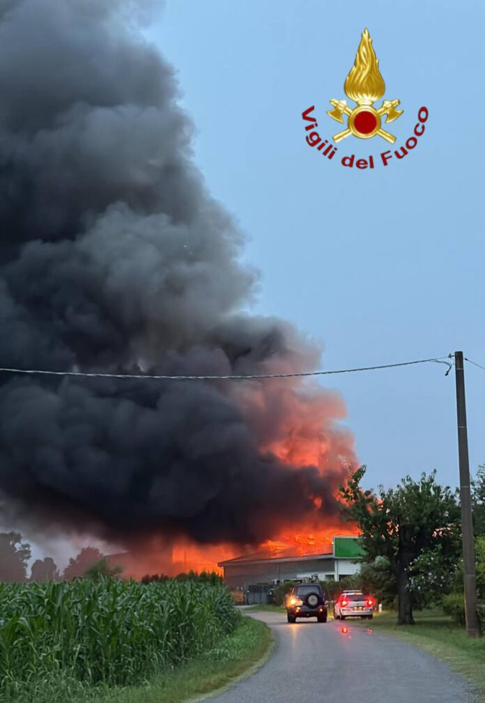 Incendio in un capannone a Cordignano Incendio in un capannone a Cordignano