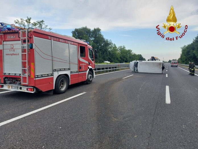 Autostrada A27, il furgone ribaltato Autostrada A27, il furgone ribaltato