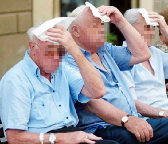 Anziani e caldo - foto di repertorio Anziani e caldo - foto di repertorio