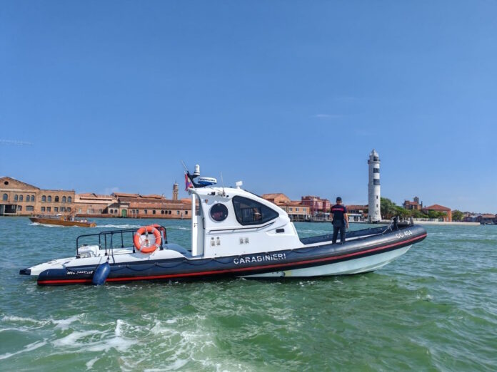 Carabinieri di Venezia, Nucleo Natanti, nei pressi dell'Isola di Murano Carabinieri di Venezia, Nucleo Natanti, nei pressi dell'Isola di Murano