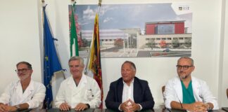 Il Ca’ Foncello centro di eccellenza per la Neurochirurgia e la Neuroradiologia Spinale Da sinistra: Del Verme, Canova, il Direttore Generale dell'Ulss 2 Benazzi, Stafa, dell'Ospedale Ca' Foncello