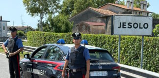 Importuna i passanti e aggredisce i Carabinieri: 30enne arrestato a Jesolo I Carabinieri di Jesolo in azione