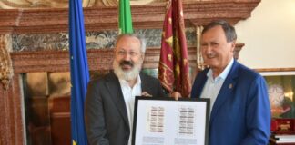 Il sindaco Brugnaro incontra il Presidente della Fondazione Venezia per la Ricerca sulla Pace, Antonio Silvio Calò Il sindaco Luigi Brugnaro riceve il professor Antonio Silvio Calò Presidente della Fondazione Venezia per la Ricerca sulla Pace