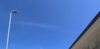 Operaio schiacciato tra camion e muro di una casa Il camion e la casa in mezzo ai quali è rimasto schiacciato l'operaio