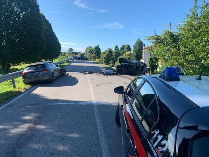 Breda di Piave, scontro frontale tra due auto Breda di Piave, scontro frontale tra due auto