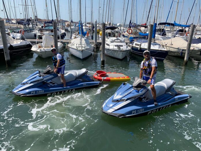 La Polizia di Stato con le moto d'acqua a Chioggia La Polizia di Stato con le moto d'acqua a Chioggia