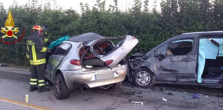 Mareno di Piave, scontro frontale tra due auto: un giovane di 29 anni deceduto e un ferito grave Mareno di Piave, i soccorsi dopo lo scontro frontale tra due auto