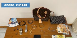 La Polizia di Stato arresta 4 stranieri dediti ai furti nelle aree di servizio con l’utilizzo del jammer Il jammer sequestrato dalla Polizia di Stato unitamente alla refurtiva