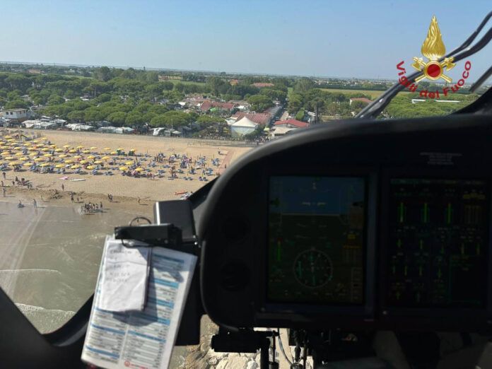 Cavallino-Treporti, ricerche con l'elicottero di un bambino di sei anni scomparso mentre faceva il bagno in mare Cavallino-Treporti, ricerche con l'elicottero di un bambino di sei anni scomparso mentre faceva il bagno in mare