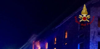 Giussago di Portogruaro, in fiamme un edificio abbandonato Giussago di Portogruaro, in fiamme un edificio abbandonato