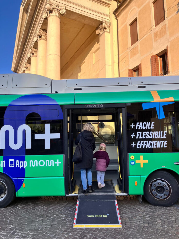 Autobus di linea MOM - foto di repertorio
