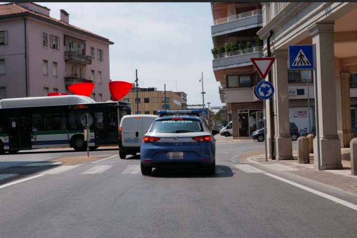 La Polizia di Stato nel Quadrilatero di via Piave a Mestre La Polizia di Stato nel Quadrilatero di via Piave a Mestre