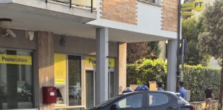 Motta di Livenza, mostra carta d’identità falsa alle Poste per ottenere una carta di credito: arrestata dai Carabinieri I Carabinieri di Motta di Livenza davanti alle Poste