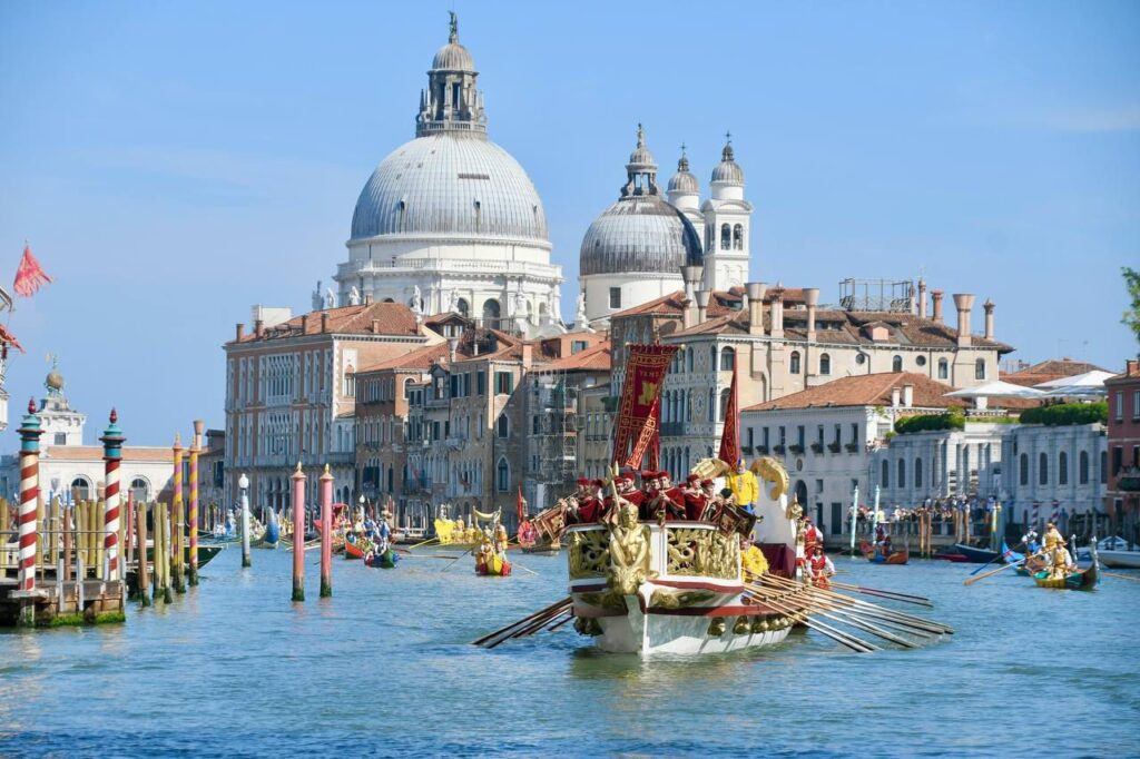 Regata Storica, il corteo