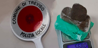 Lotta allo spaccio: 130 grammi di hashish sequestrati dalla Polizia Locale di Treviso Il materiale per lo spaccio sequestrato dalla Polizia Locale di Treviso