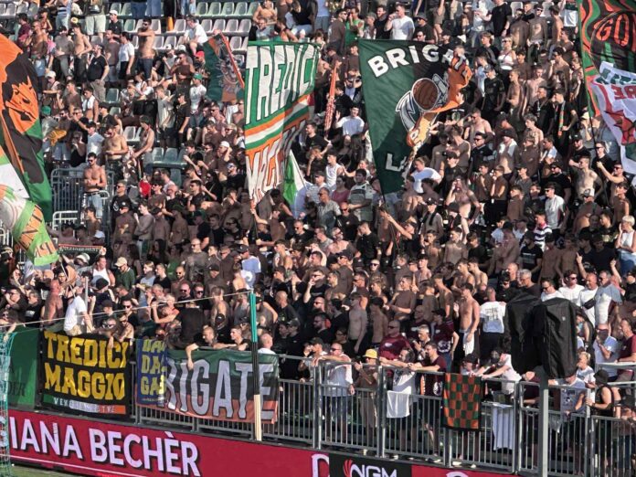 Venezia FC-Mantova, la curva dei tifosi arancioneroverdi Venezia FC-Mantova, la curva dei tifosi arancioneroverdi