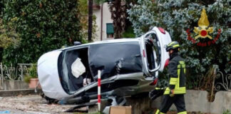 Noale, 26enne ha un malore mentre guida e si ribalta con l’auto Noale, i soccorsi al 26enne dopo l'incidente