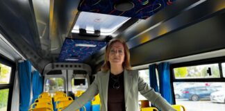A Roncade riparte il progetto “Edubus – Educatori a bordo” Assessore Paola Carrettin a bordo dell'autobus per il progetto “Edubus – Educatori a bordo”