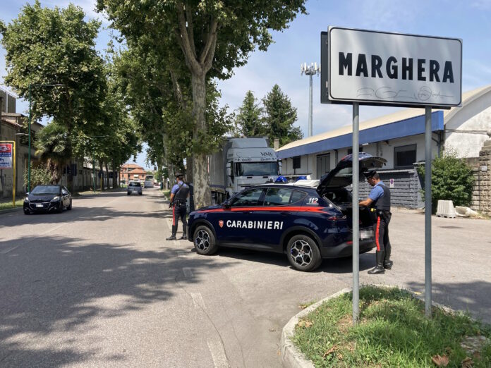 Carabinieri in azione a Marghera Carabinieri in azione a Marghera
