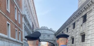 I Carabinieri di Venezia arrestano tre presunti borseggiatori in flagranza di reato I Carabinieri della Stazione di Venezia San Marco