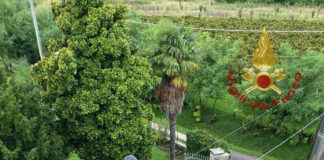 In fiamme un tetto a Villorba, forse causate da un fulmine Il tetto danneggiato forse da un fulmine