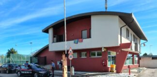 Resana, rapina una donna davanti al bancomat e aggredisce il marito: arrestato dai Carabinieri I Carabinieri davanti al Bancomat di Resana