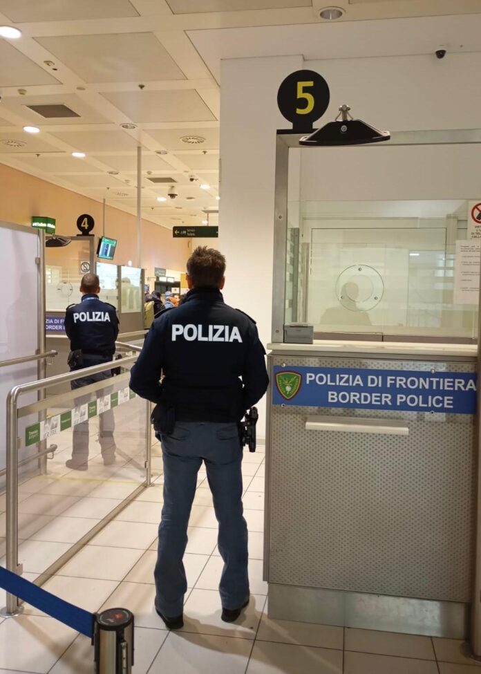 La Polizia di Frontiera all'Aeroporto Canova di Treviso La Polizia di Frontiera all'Aeroporto Canova di Treviso