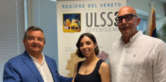 All’Angelo ricostruita la lingua di un’infermiera trentenne con i lembi del suo braccio Il dg dell’Ulss 3 Edgardo Contato, l’infermiera Trocani e il primario di Otorinolaringoiatria Politi