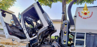 Mansué, a fuoco una macchina spazzatrice: due intossicati Mansué, la macchina spazzatrice andata a fuoco