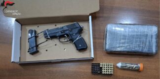 Cocaina in barca, armi e munizioni abusive in casa: arrestati padre e figlio Cocaina, armi e munizioni abusive sequestrate a padre e figlio