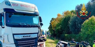 Fossalta di Portogruaro, scontro tra un’auto e un camion Fossalta di Portogruaro, scontro tra un camion e un'auto