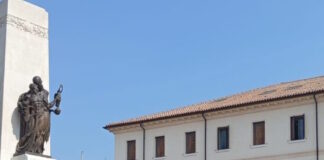 I Carabinieri arrestano due giovani per detenzione di droga. Sequestrati eroina, cocaina e hashish I Carabinieri di Montebelluna - foto di repertorio