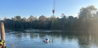 Trovata nel fiume Sile auto con due corpi senza vita Il recupero dell'auto nel fiume Sile