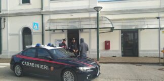 Sassi contro i monitor della stazione ferroviaria di Montebelluna: denunciati sette minorenni Stazione Ferroviaria di Montebelluna, Carabinieri in azione