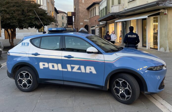 Polizia di Stato in Piazza Ferretto a Mestre Polizia di Stato in Piazza Ferretto a Mestre