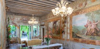 A caccia di stemmi a Cison di Valmarino per la Giornata delle Ville Venete Matrimonio nella cornice di Villa Marcello Marinelli di Loving Veneto Srl, Cison di Valmarino, Treviso , Italia. Photo ©Silvia Longhi