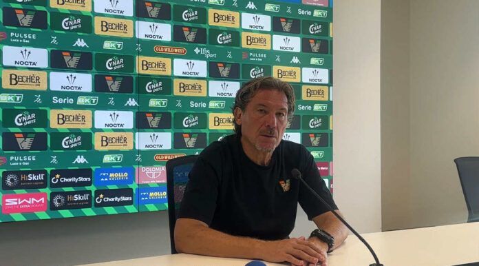 Mister Giovanni Stroppa in conferenza stampa pre Palermo-Venezia- foto Notizieplus Mister Giovanni Stroppa in conferenza stampa pre Palermo-Venezia- foto Notizieplus