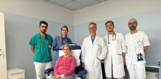 Ultracentenaria operata con successo all’Ospedale di Castelfranco Veneto L'équipe medico infermieristica che ha eseguito l'intervento a Castelfranco Veneto sulla paziente ultracentenaria