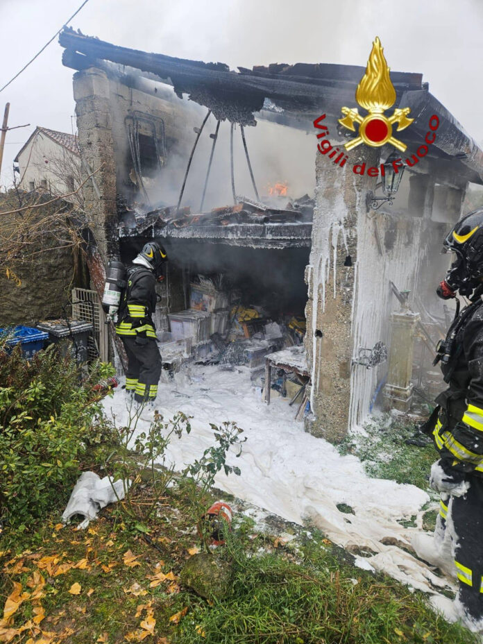 Castello di Godego, a fuoco una baracca Castello di Godego, a fuoco una baracca