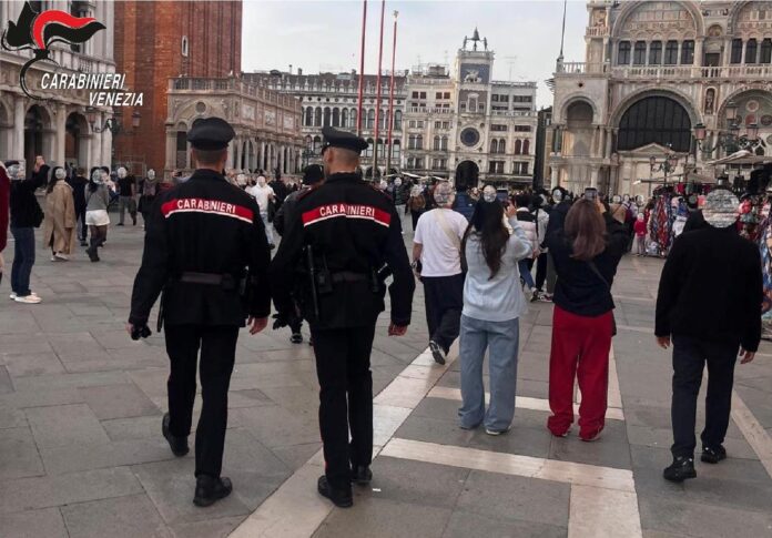 Carabinieri a Venezia in servizi anti borseggi Carabinieri a Venezia in servizi anti borseggi