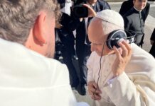 IUSVE: una delegazione di studenti incontra Papa Leone XIV Papa Leone XIV in ascolto di "Harmonia"