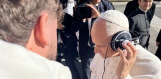 IUSVE: una delegazione di studenti incontra Papa Leone XIV Papa Leone XIV in ascolto di "Harmonia"