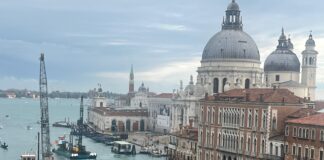 Mercoledì 19 novembre apertura del ponte votivo per le celebrazioni della Festa della Madonna della Salute Il Ponte Votivo allestito per le celebrazioni della Madonna della Salute